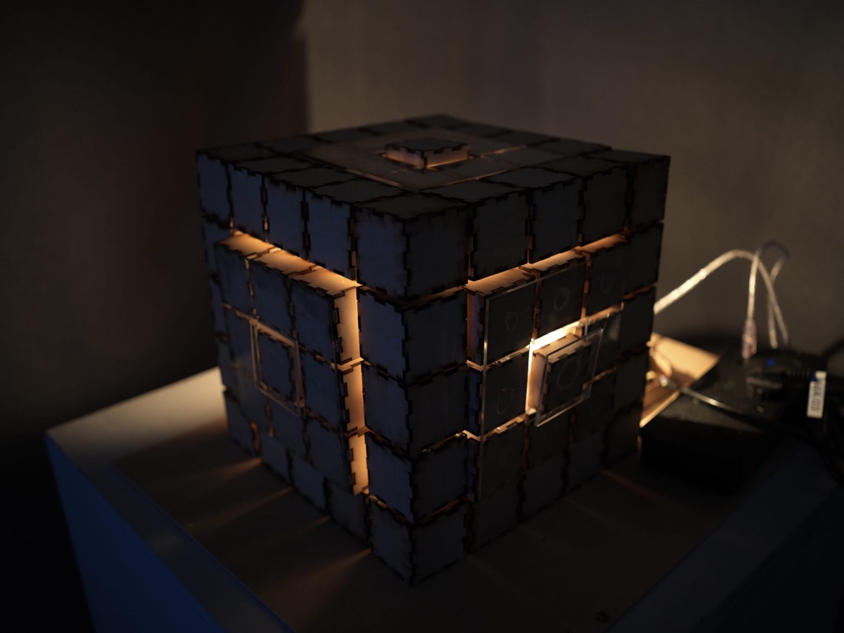 Evolving Spectrum — kinetic light cube breathing through shifting gradients